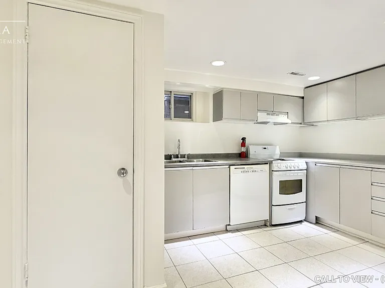 52 Rose Ave #2 — Photo 4