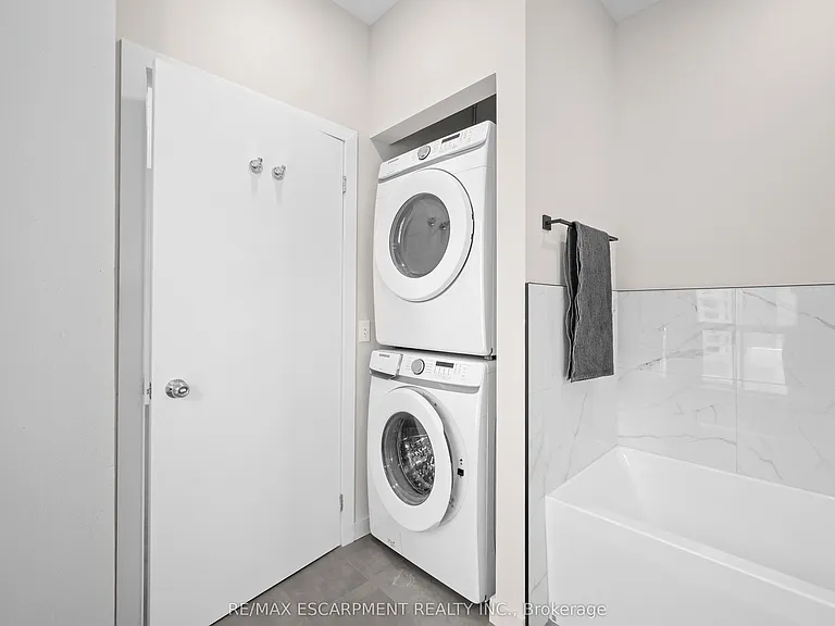 66 Bay St S #614 — Photo 32