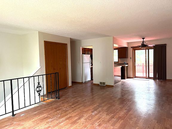 3rd image of 2345 Burke Ave E