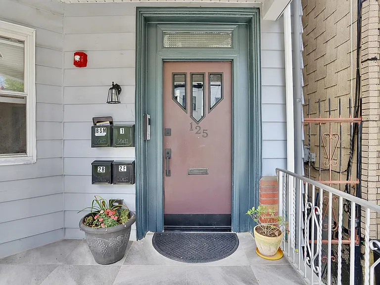 125 Oak St #1 — Photo 17