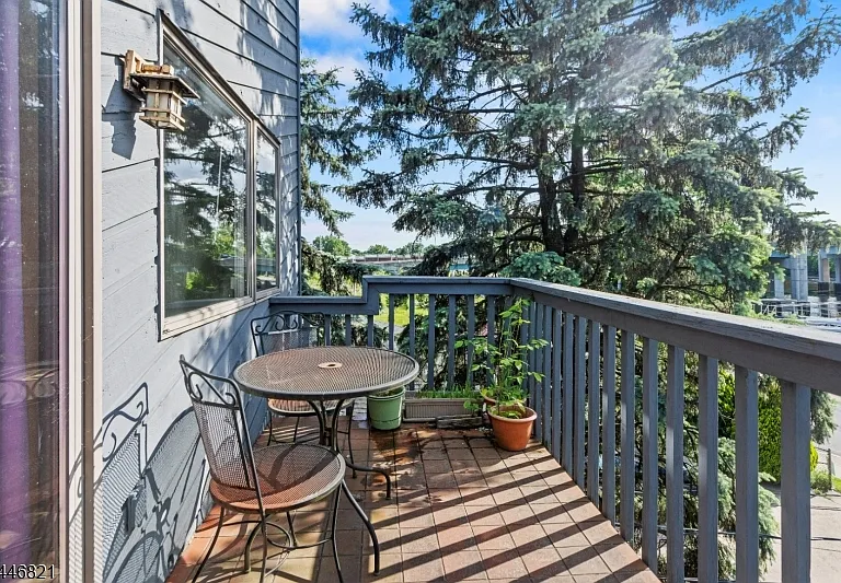 555 Riverside Ave #9 — Photo 22