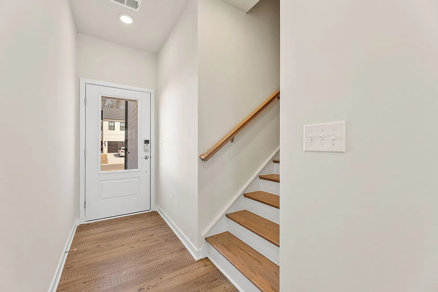3 bed, 1842 sqft, $2,200 — Photo 2