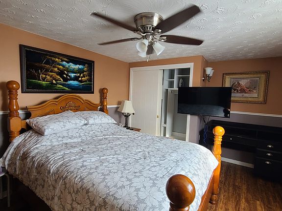 2nd image of 1020 Baron Dr