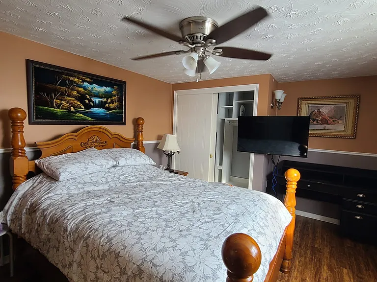 1020 Baron Dr — Photo 2