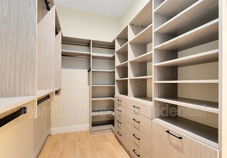 8828 Sperry St — Photo 18