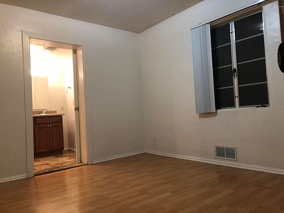 4th image of 2831 E Edison St #2833