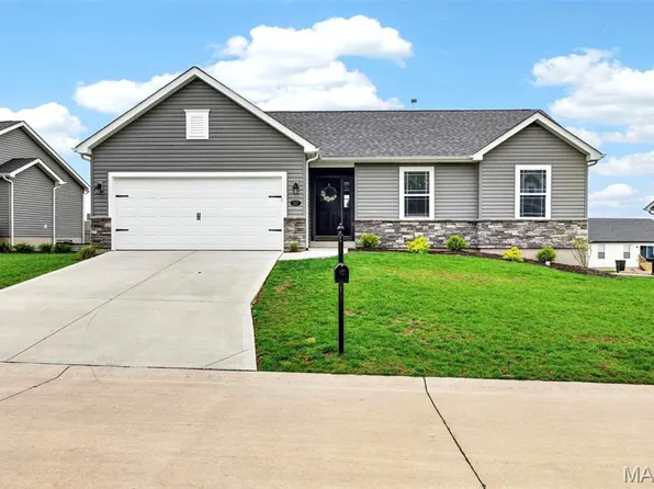 557 Lakewood Dr, Moscow Mills, MO 63362