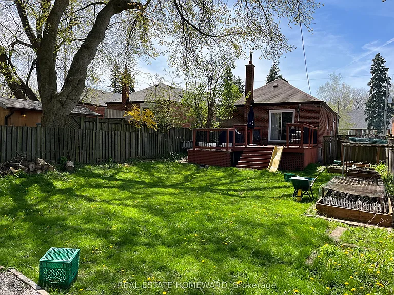 137 Harewood Ave — Photo 12