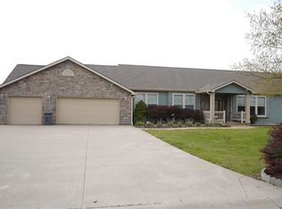 11656 Ridgeway Ct, Saint Joseph, MO 64505