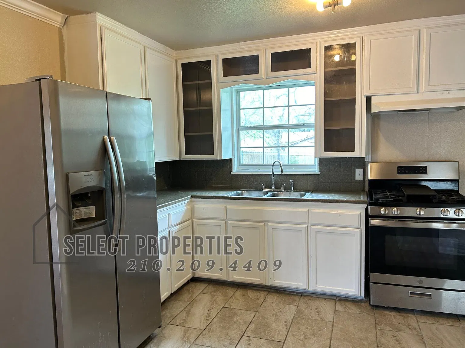 3 bed, 991 sqft, $1,800 — Photo 2