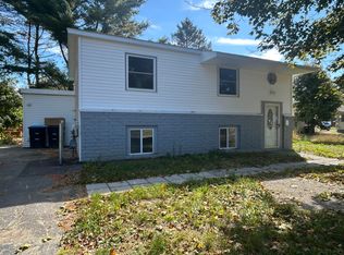 5 Pinewood St, Orono, ME 04473