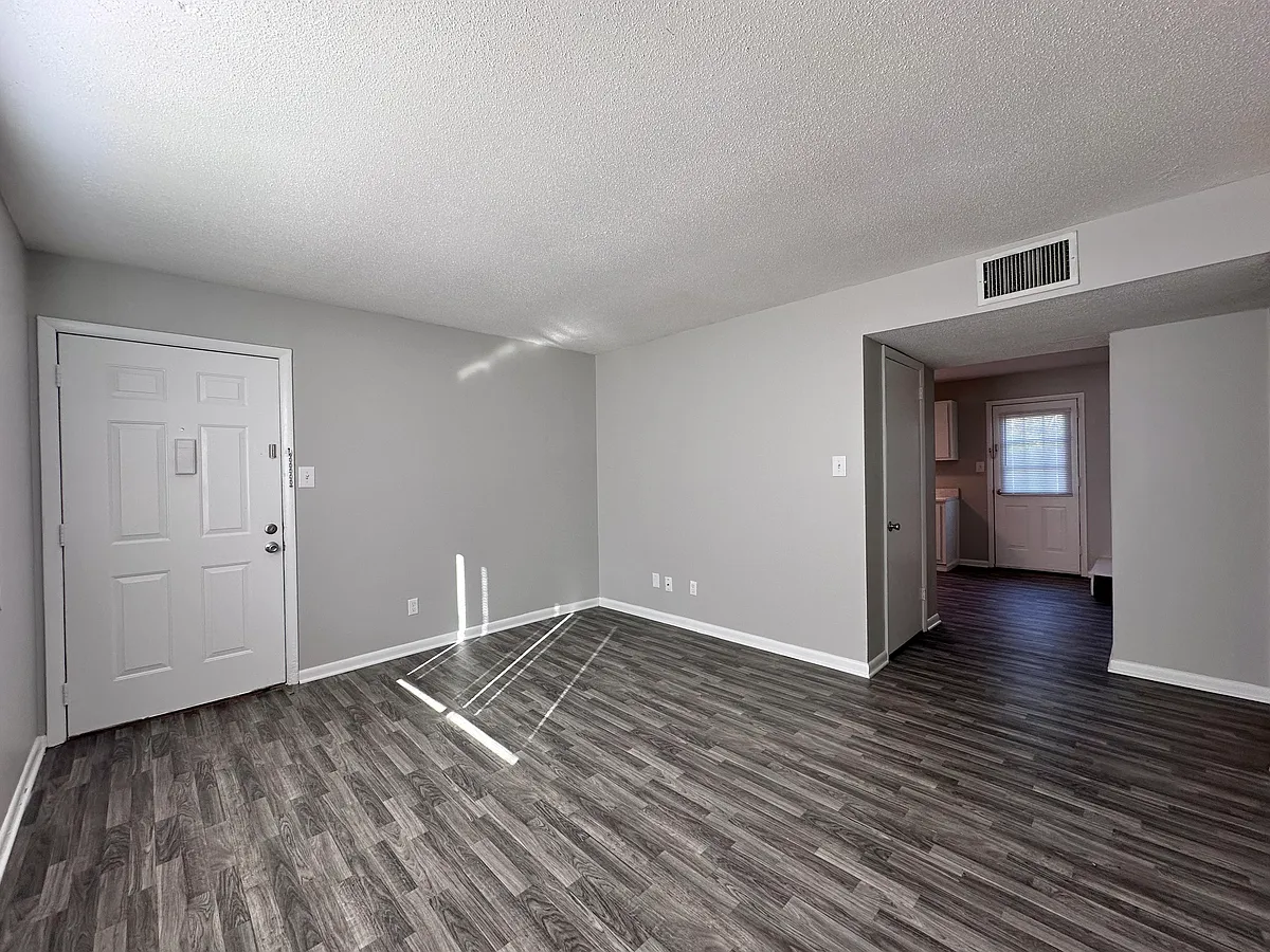 Building Photo - 827 Twin Oaks Way #120