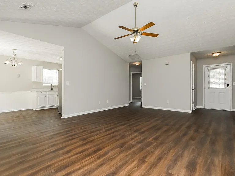 1716 Graystone Dr — Photo 4