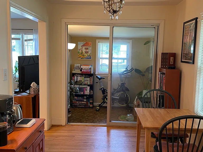 1810 Hillcrest Dr — Photo 5