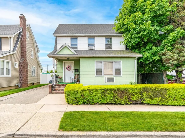 2 Lewis Street, Hicksville, NY 11801