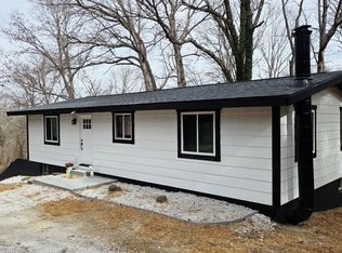 122 Vfw Rd, Reeds Spring, MO 65737