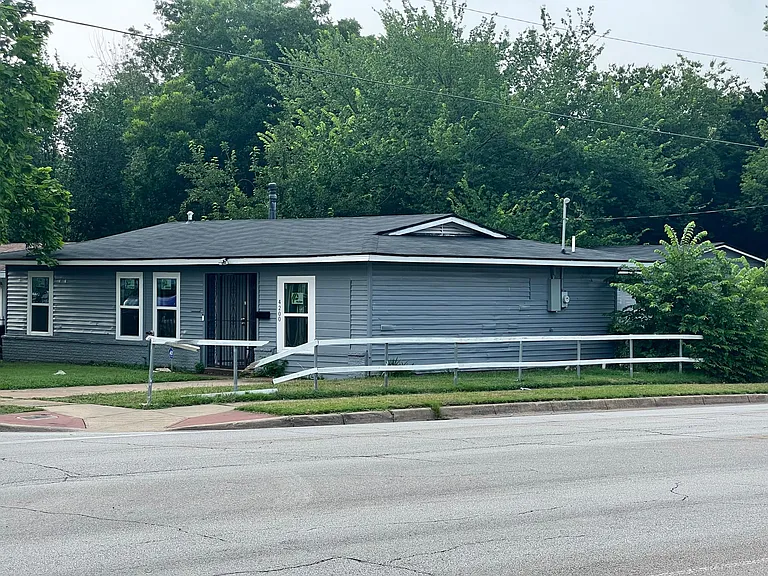 4200 Emerson St — Photo 3