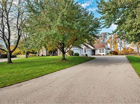 3375 English Hills Dr NW, Grand Rapids, MI 49544