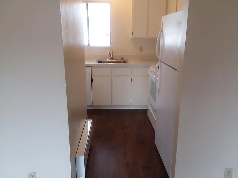 415 Dela Vina Ave #F — Photo 12