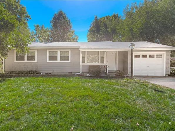 805 NE 61st St, Kansas City, MO 64118