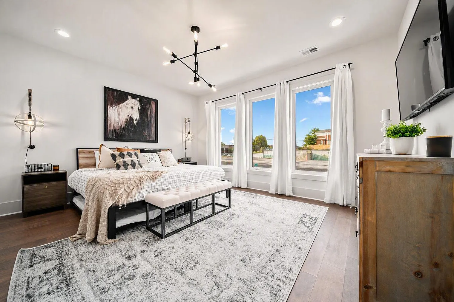 4 bed, 4.0 bath, 312 sqft, $4,603 — Photo 4