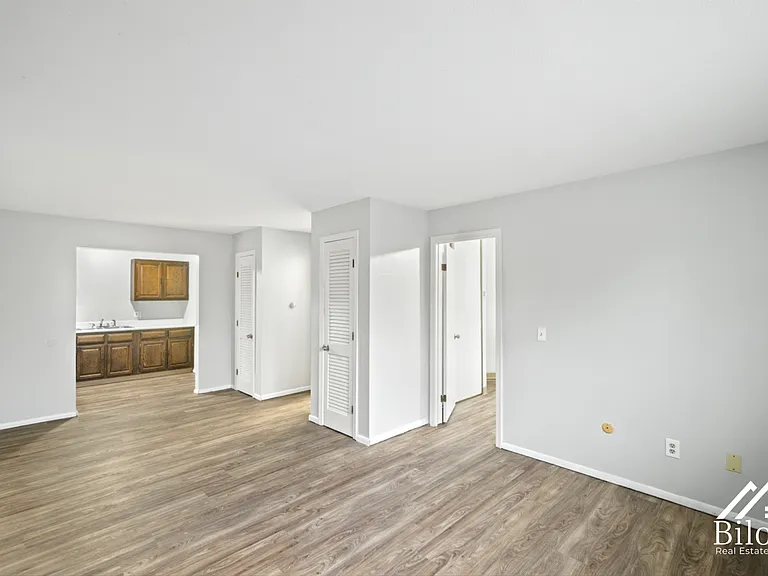 1250 South Broadway — Photo 35