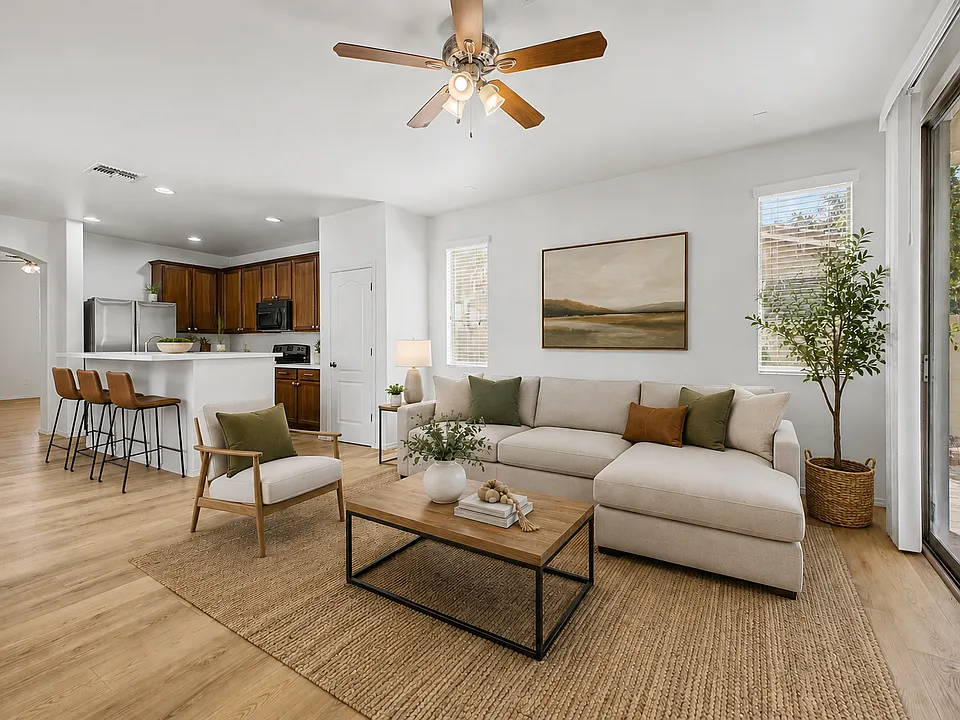 4172 E Santa Fe Ln