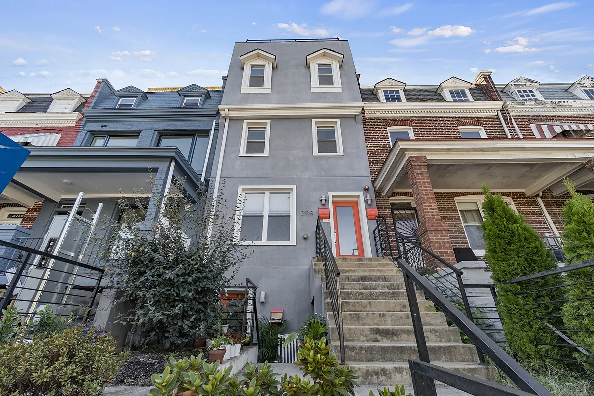 Building Photo - 2118 4th St NE #3