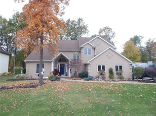 307 Deerwood Ln, Grand Island, NY 14072