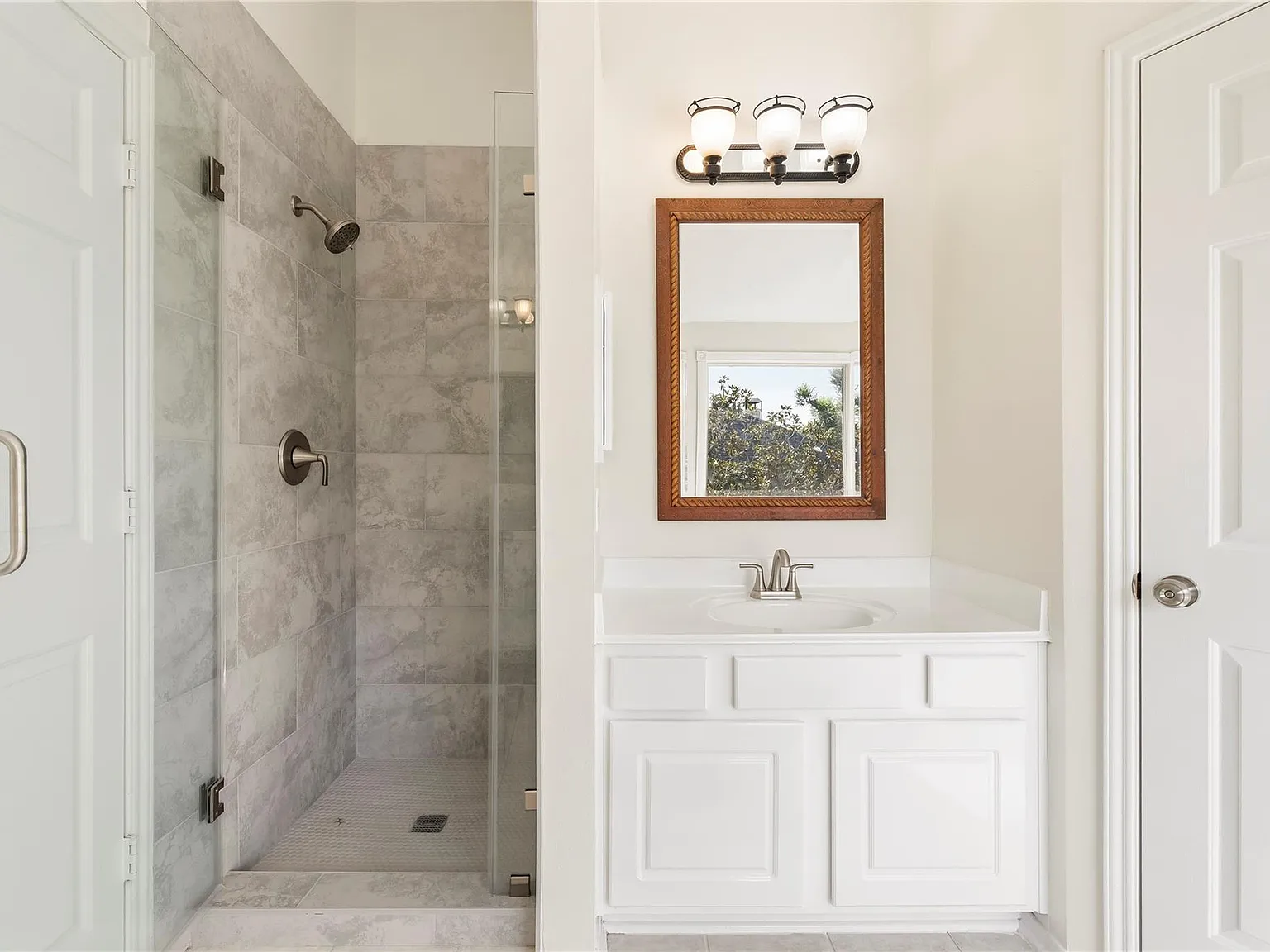 5 bed, 2.5 bath, 2755 sqft, $2,700 — Photo 3
