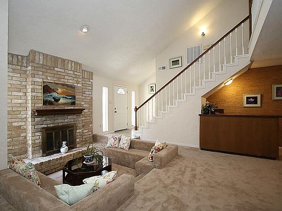 4th image of 15211 Highsprings Dr
