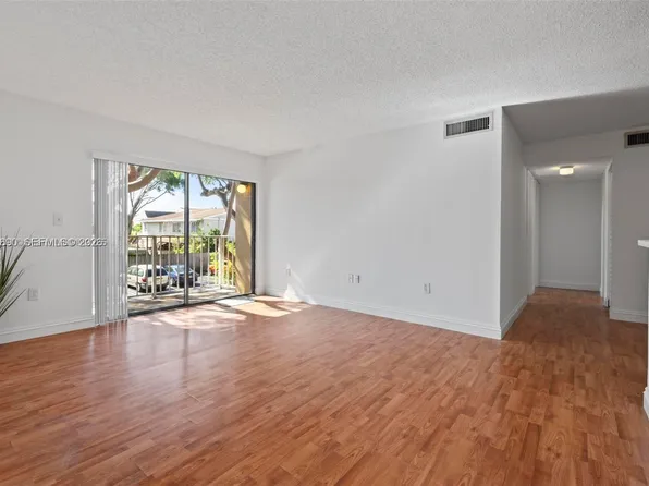 15600 SW 80th St #L-203, Miami, FL 33193