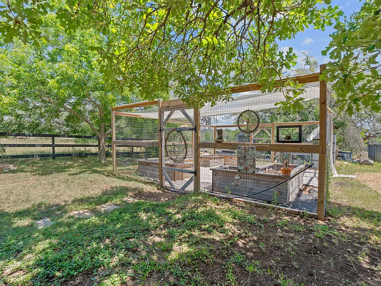 104 Saddletree Ln — Photo 14