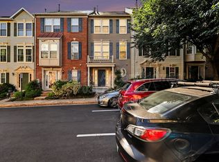 968 Harrison Cir, Alexandria, VA 22304