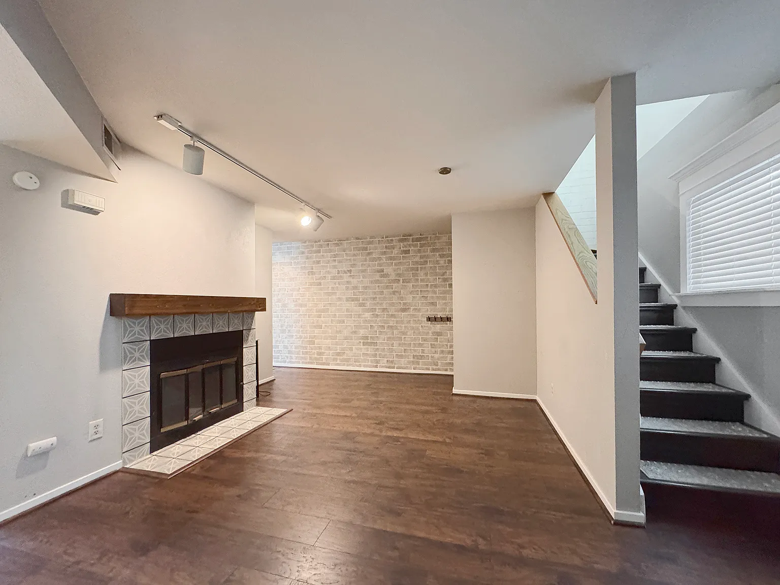 2 bed, 1.5 bath, 1185 sqft, $2,595 — Photo 3
