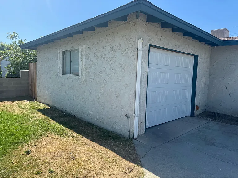 3213 Center St — Photo 2