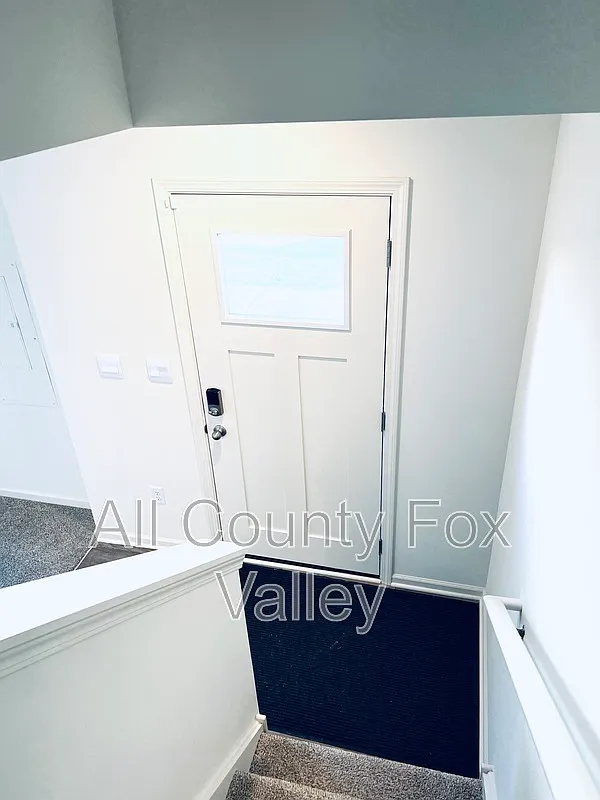 3 bed, 3.0 bath, $2,550 — Photo 3
