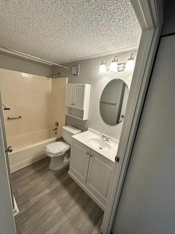 Amberlake Apartments — Photo 4