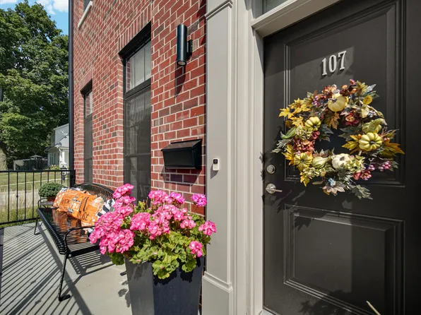 208 Campbell St #107, Valparaiso, IN 46385