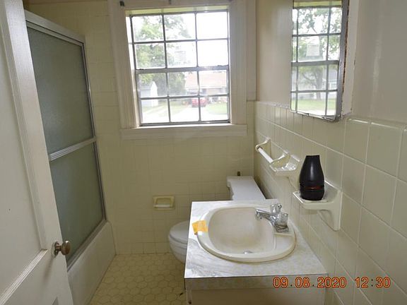 2nd image of 1493 Fairview Ave