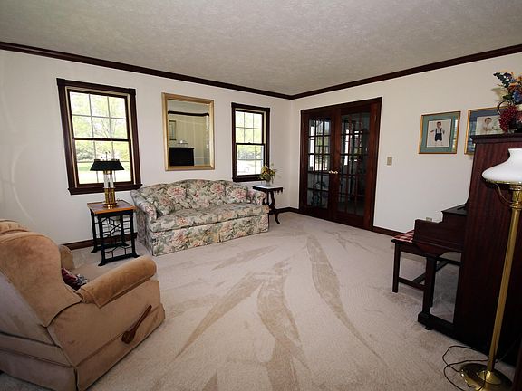 3rd image of 7741 Laurelwood Dr