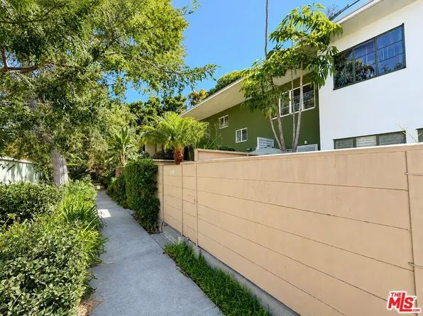 5370 1/2 Village Grn, Los Angeles, CA