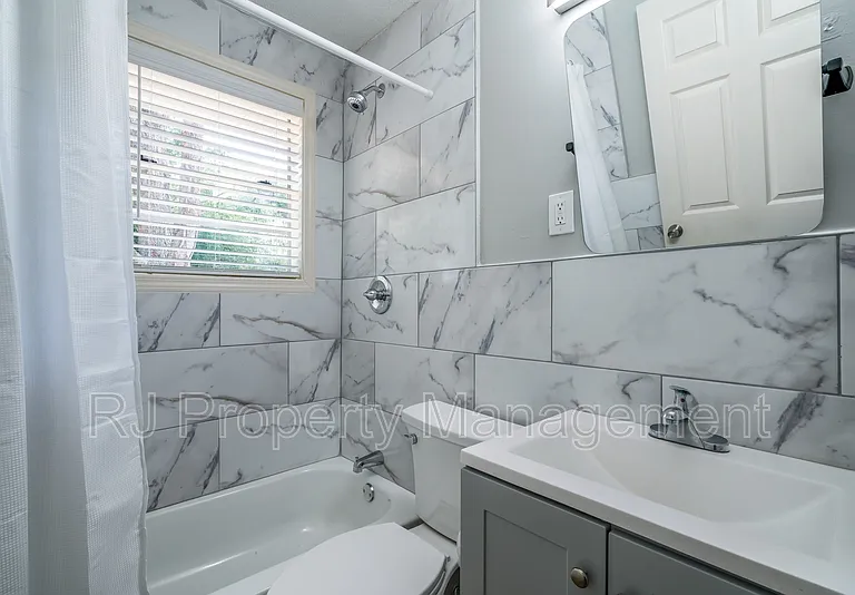 5998 Polk St — Photo 19