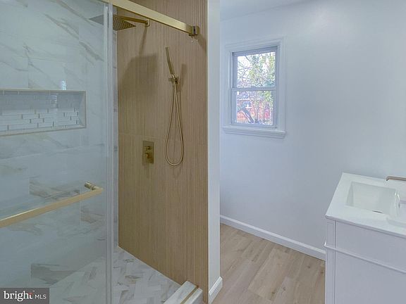 4th image of 124 Warwick Rd S