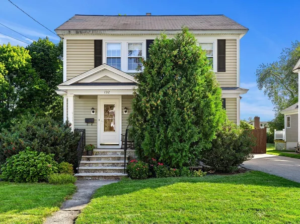 132 Luce St, Lowell, MA 01852
