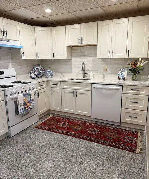 Kitchen (current, renovated)