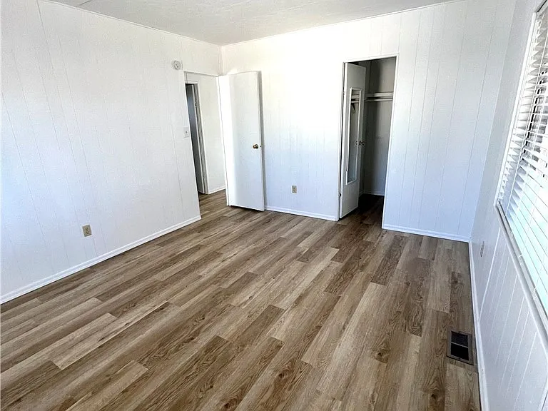 945 Holly St — Photo 19