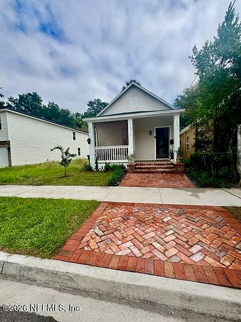 2 bed, 2.0 bath, 765 sqft, $1,800 — Photo 2