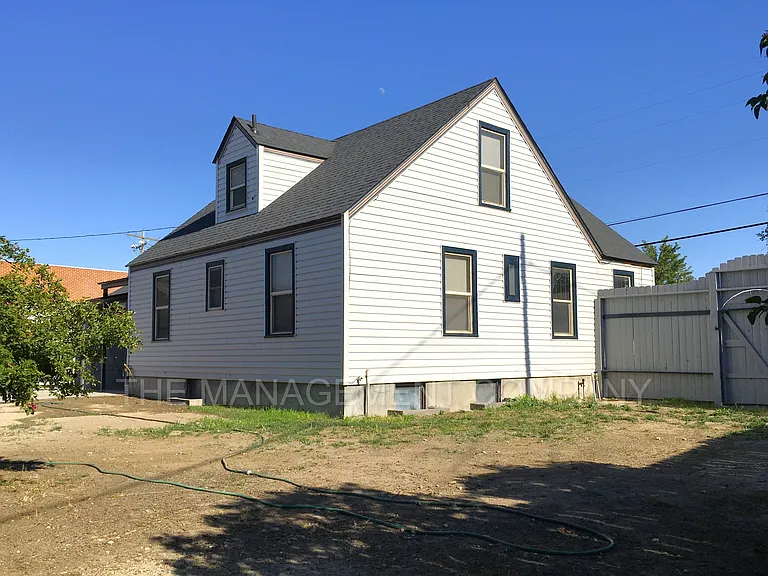 576 Addison Ave W — Photo 30