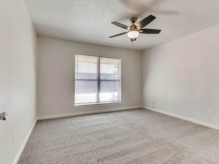 2100 NW 115th Ter — Photo 31
